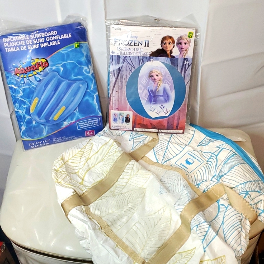 🏷5/$20🏷 Beach Bundle -Melaleuca Beach Bag (stained), Inflatable Surfboard/Ball